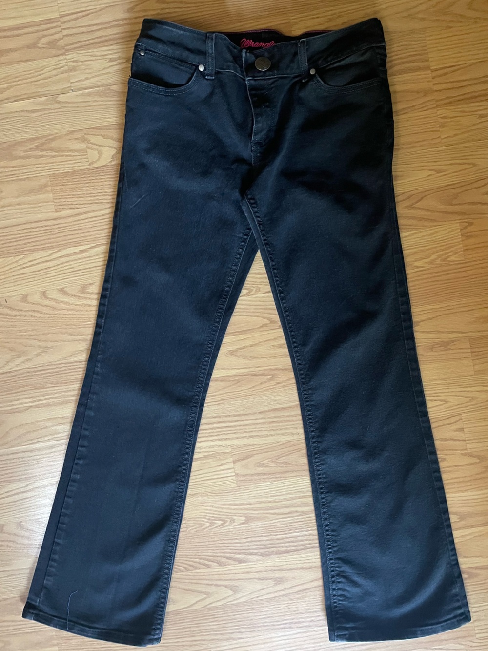 Wrangler Women’s Straight Leg Jeans in Black